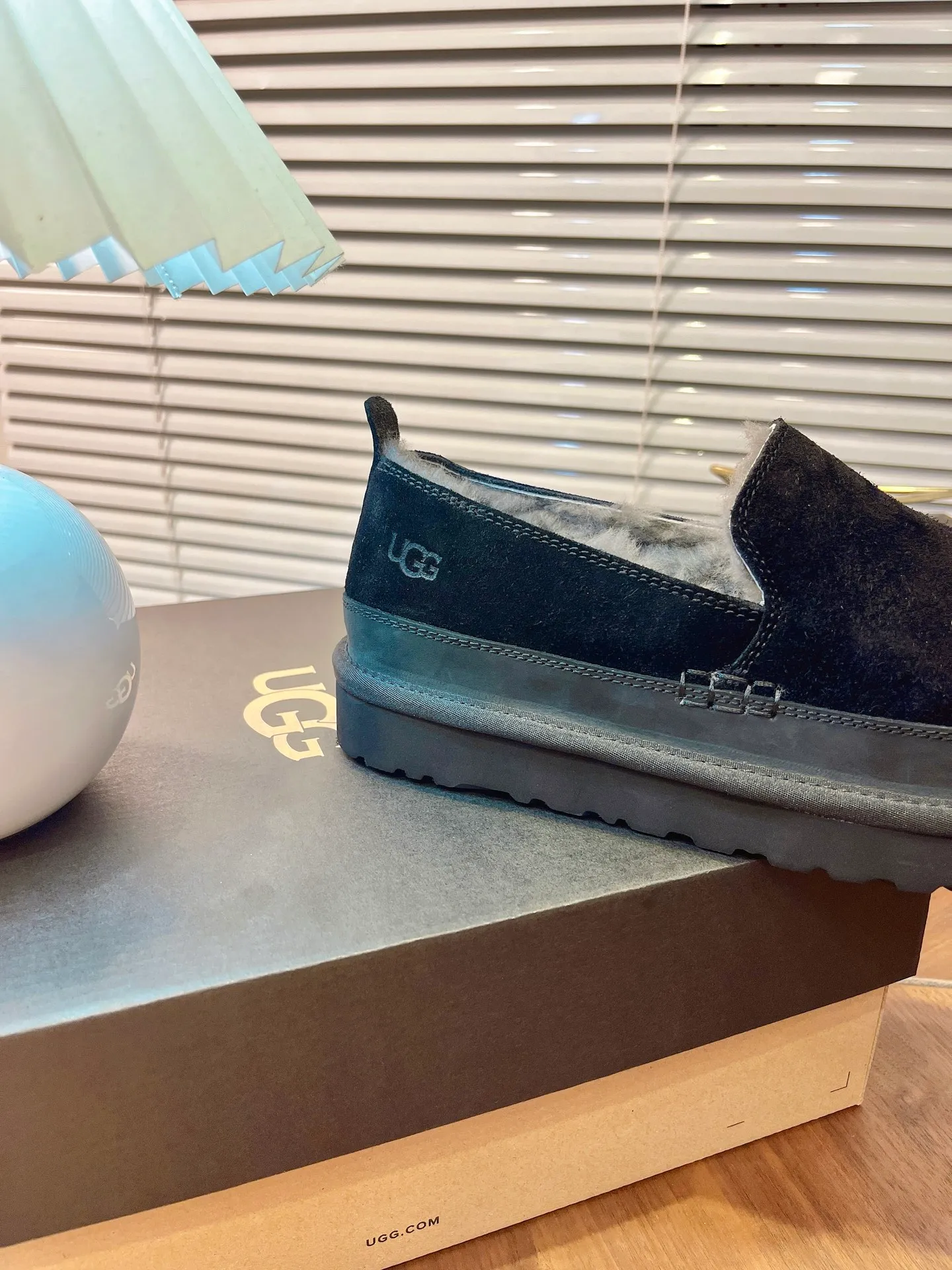 【UGG】 P: 520💰 Size: 39-45 2025 new style 𝑼𝑮𝑮•Men's ◾️. Men's winter snow boots and fur shoes. The matching coefficient is also 100%. 💥Good-looking✨Fully fashionable and full of aura when put on📈 Upper: High-quality cow suede Lining: Sheep fur integrated🐑Wool lining Outsole: EVA anti-slip outsole.